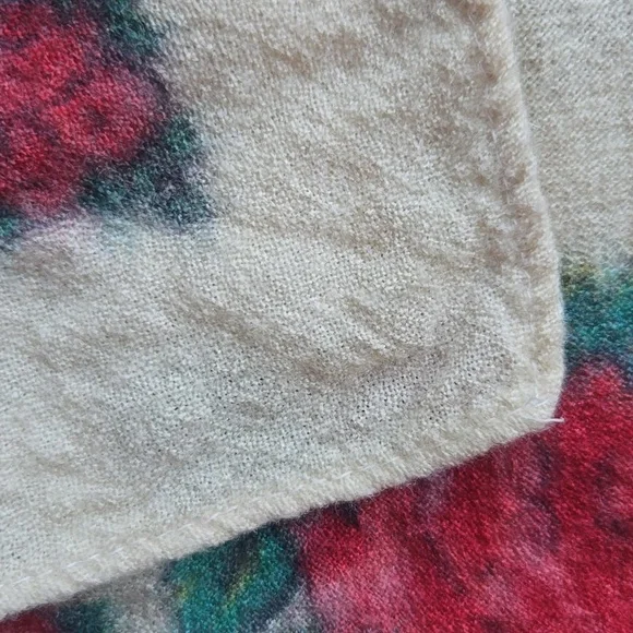 Floral Roses Patterned Cream Scarf - Picture 6 of 9